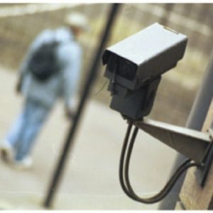 Adaptador para tomacorriente convencional JASCO 457-03