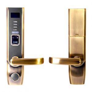 Chapa derecha en color latón con lector de huella, proximidad y teclado.