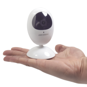Cubo IP 2 Megapixel / Lente 2.8 mm / WiFi / H.265+ / 10 mts IR EXIR / Micrófono y Bocina Integrada (Audio de Dos Vías) / Interior / Se Conecta Directo a la App Hik-Connect / Micro SD